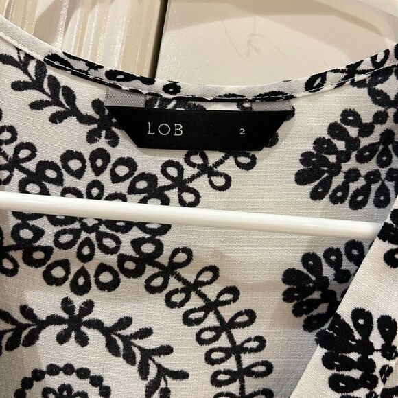 LOB black and white sleeveless top size 2‎ - Picture 2 of 6